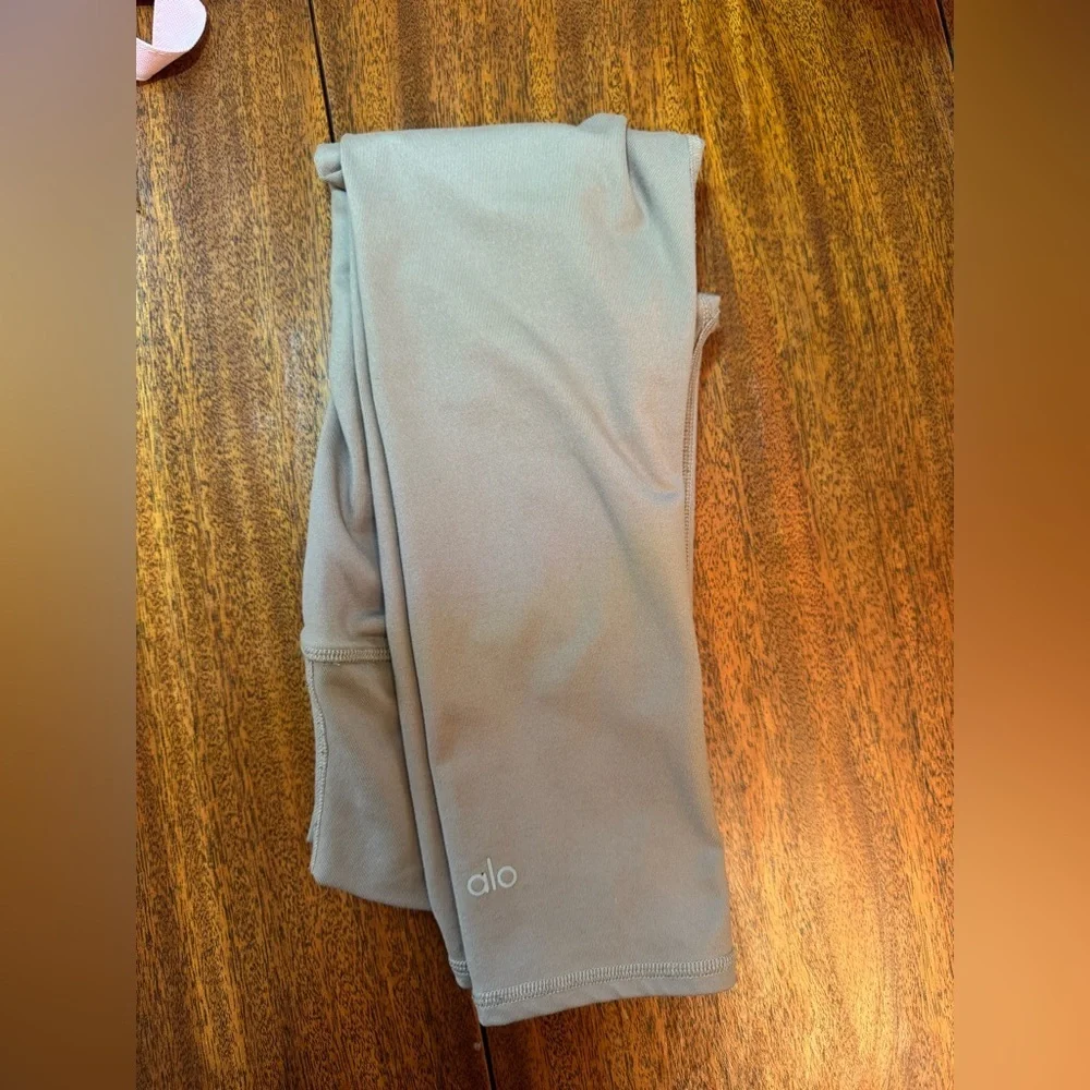 Alo Yoga High-Waist Airbrush Capri Leggings XS